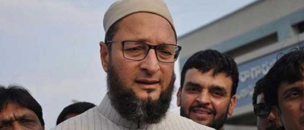 Shoe hurled at Owaisi during Mumbai rally