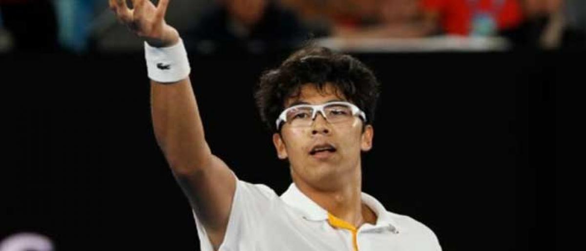 Chung stuns Djokovic