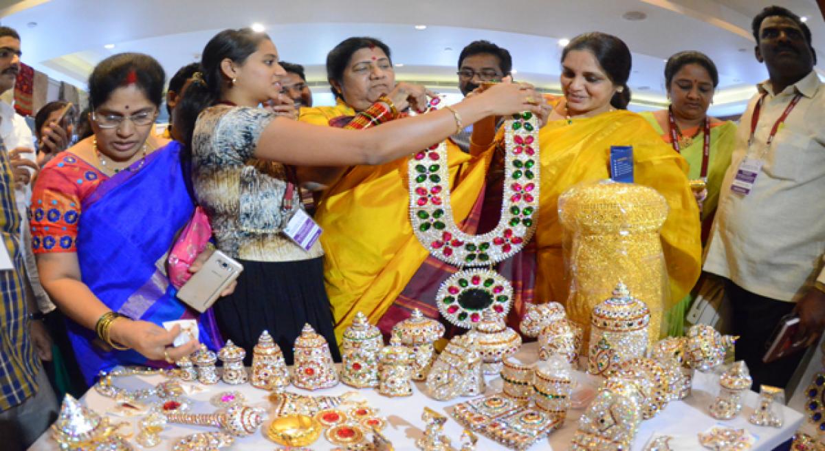 Karnataka Chief Secretary bats for eves’ empowerment