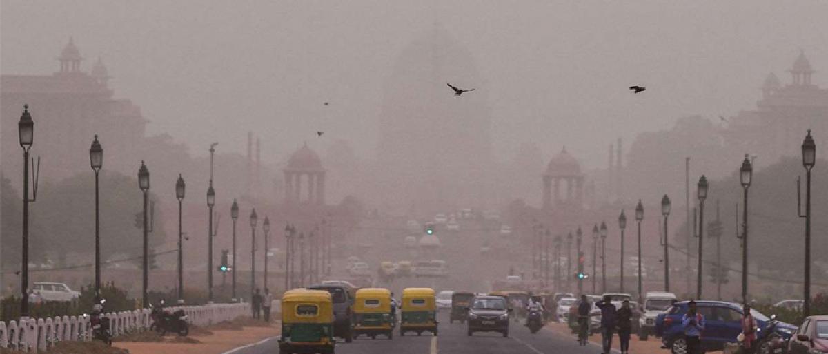 Air quality remains ‘severe’ : Hussain discusses worsening air quality with officials