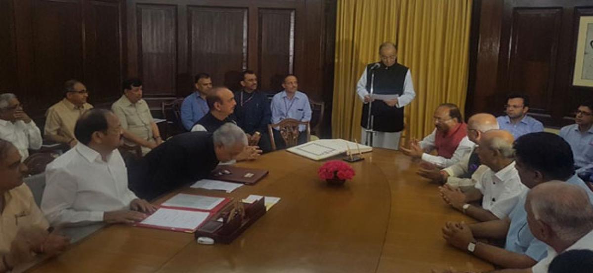 Jaitley takes oath for fresh Rajya Sabha term