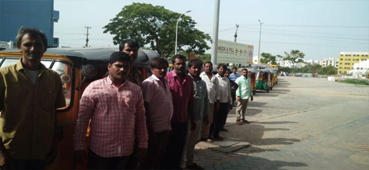 Auto drivers seek govt intervention in restoration of CNG supply