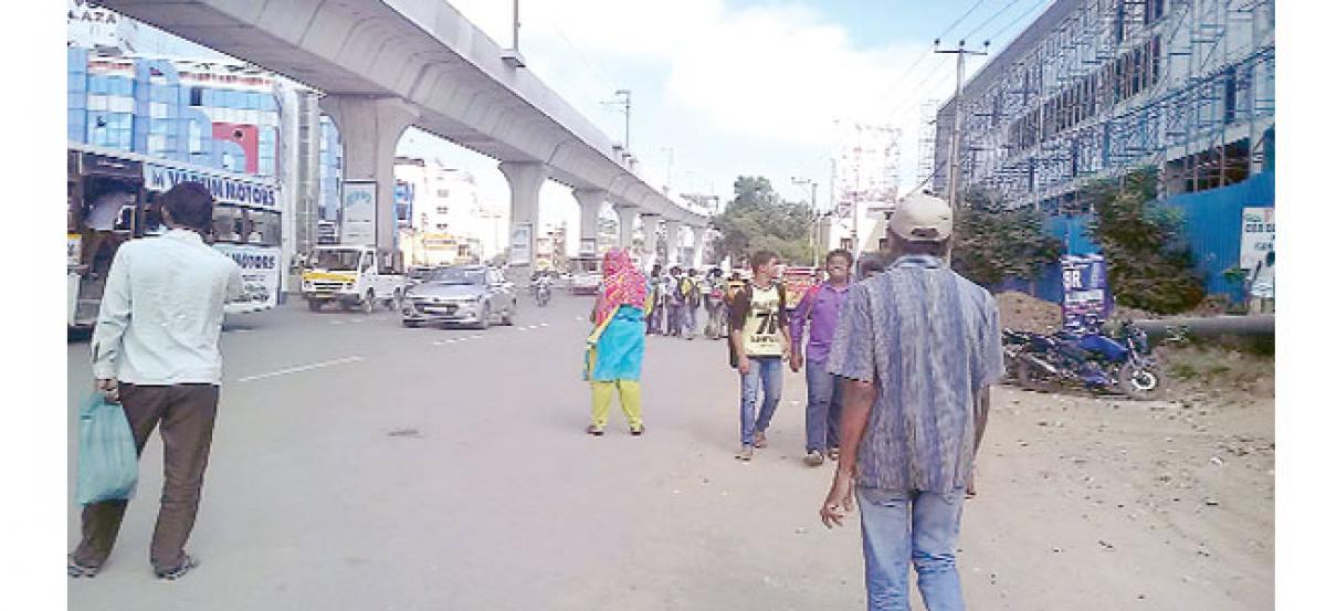 Defunct signals triggering traffic jams at Kukatpally