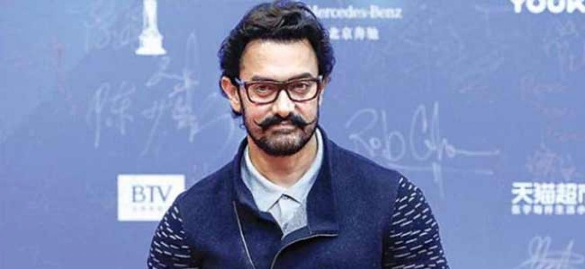 To see myself on poster with Big B a dream come true: Aamir Khan