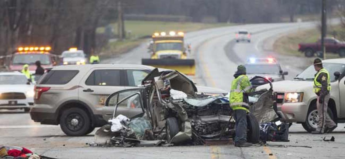 20 killed in US car crash