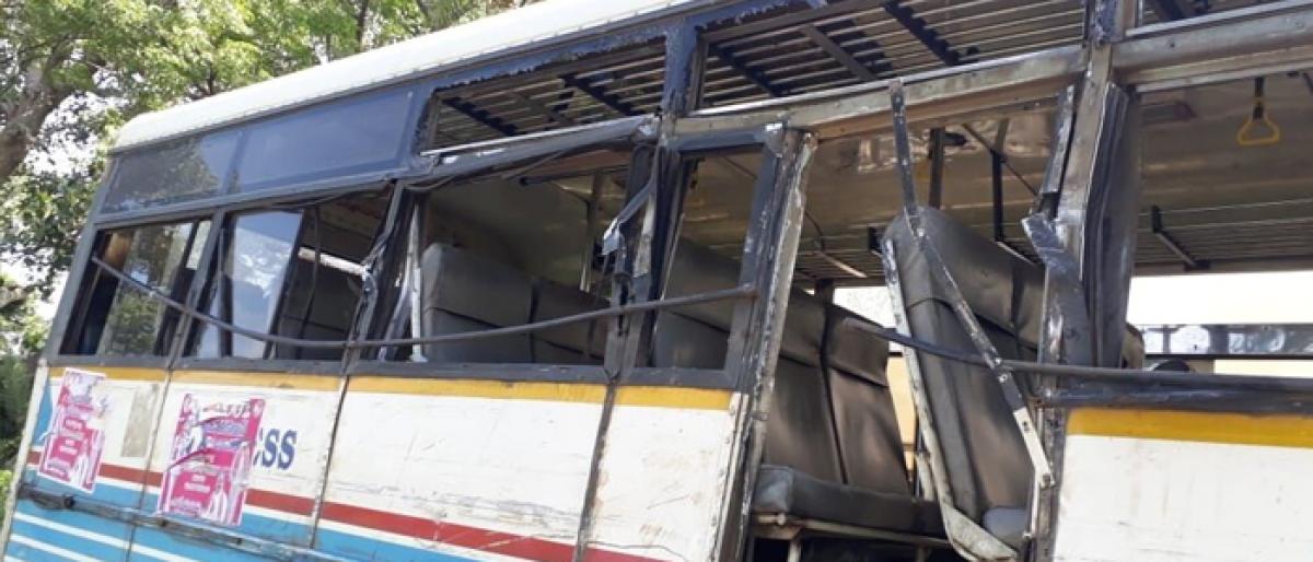 15 injured in road accident in Vikarabad