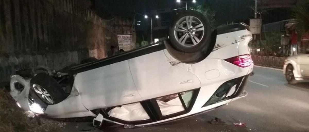 22-yr-old student dies as SUV flipped over at Shaikpet in Hyderabad