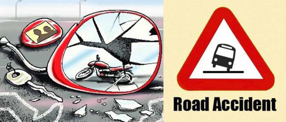 3 injured as lorry hits bikes in Rajahmundry