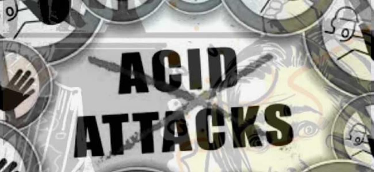 Kolkata: Acid thrown from taxi at passerby, six including five women injured