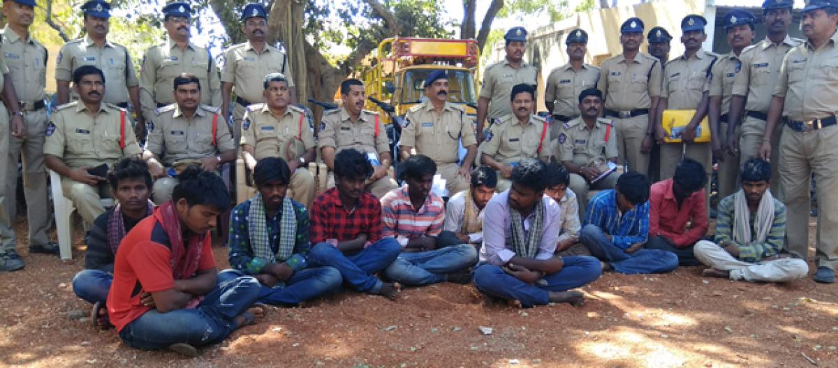 Vehicle-lifting gang busted;  22 bikes, auto recovered