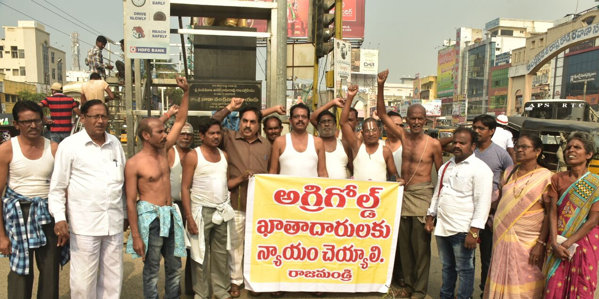 Agri Gold depositors stage dharna in Rajamahendravaram