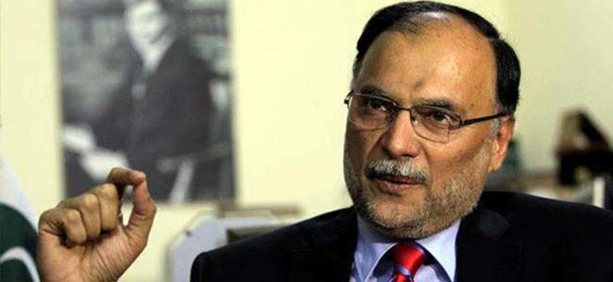 Pakistans Interior Minister Ahsan Iqbal escapes assassination attempt