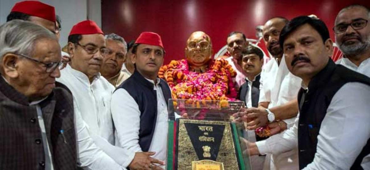 Akhilesh Yadav unveils Ambedkars statue in Samajwadi Partys office
