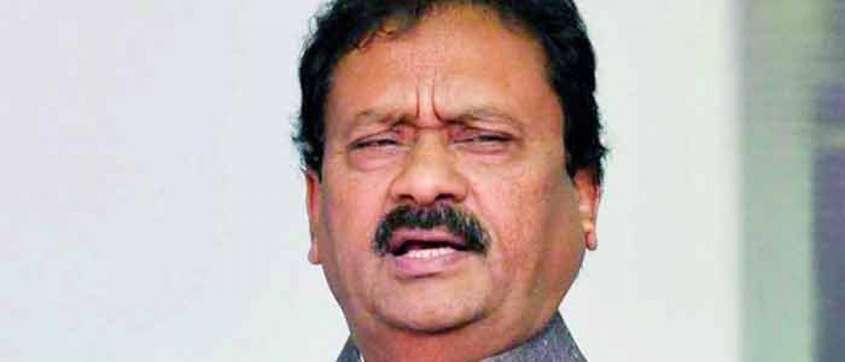 Shabbir casts failure slur on KCR