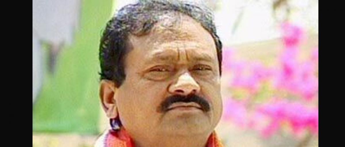 KCR playing ‘carrot & stick’ game: Shabbir