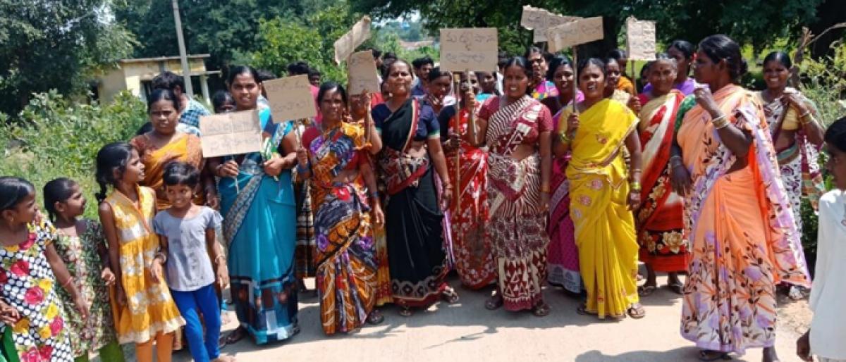 Women take out anti-liquor rally in Narsapur