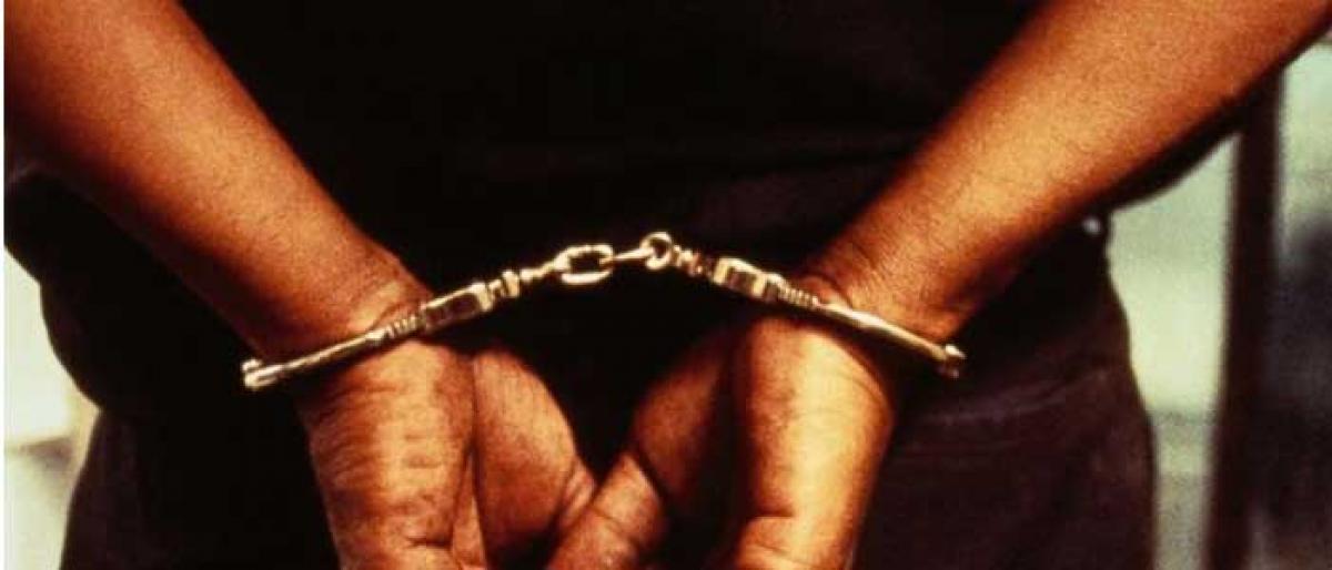 Notorious chain snatcher held; 250 gms gold seized