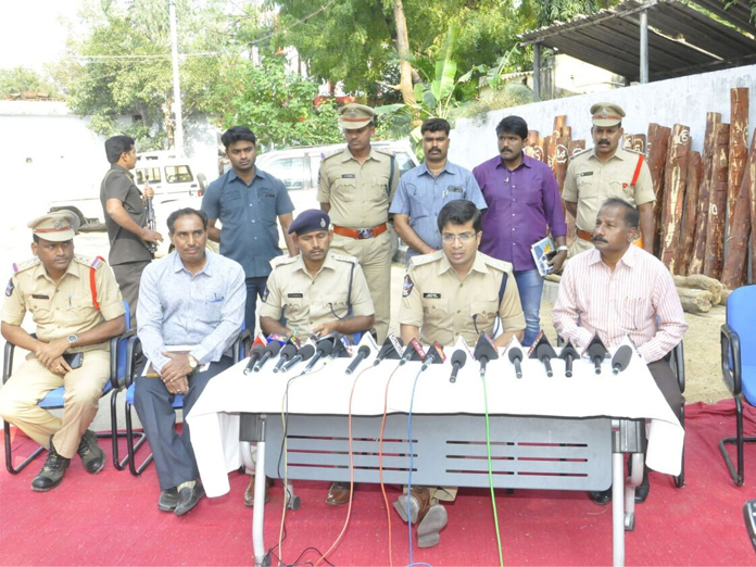 Cops seize 69 red sanders logs worth `1 crore; 2 held
