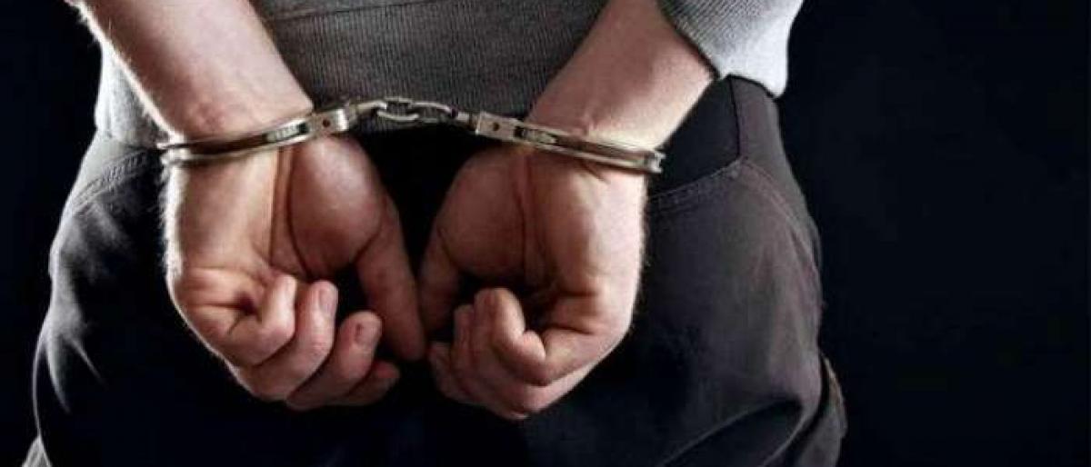 Two suspected drug peddlers arrested with 20 kg heroin