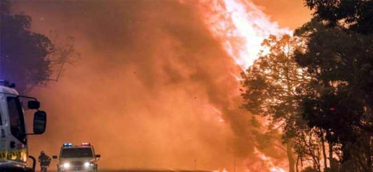 Australia: Melbourne affected after bushfires destroy buildings