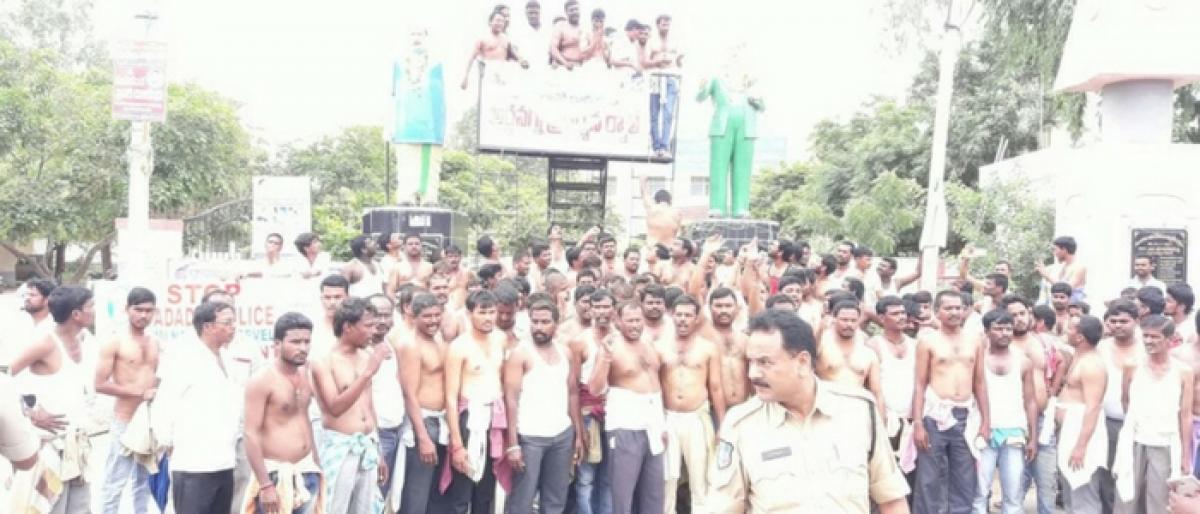 Auto drivers demand suspension of TSRTC services to Yadadri