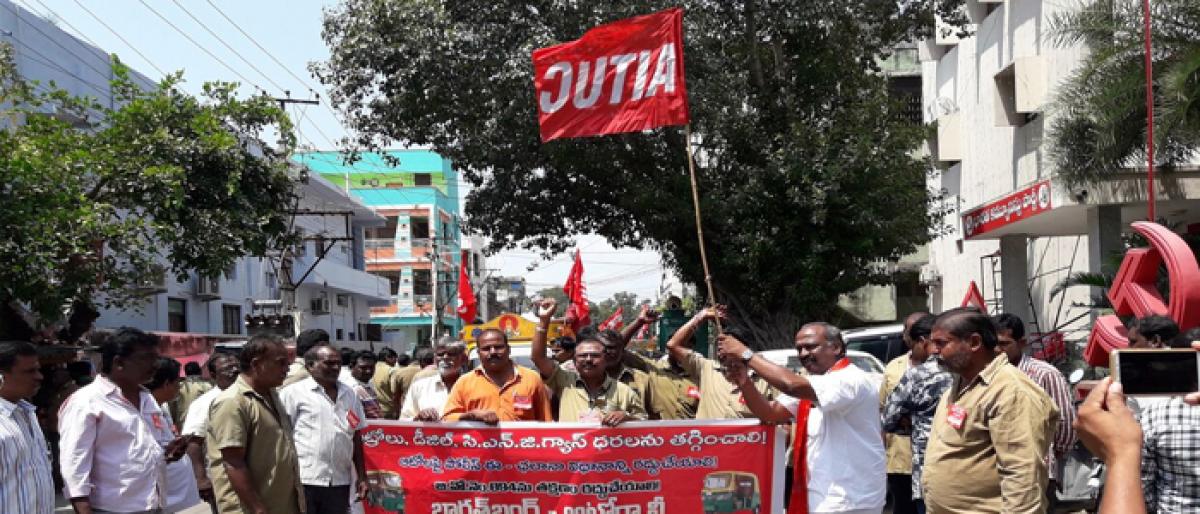Auto rally to protest petro price hike in Vijayawada