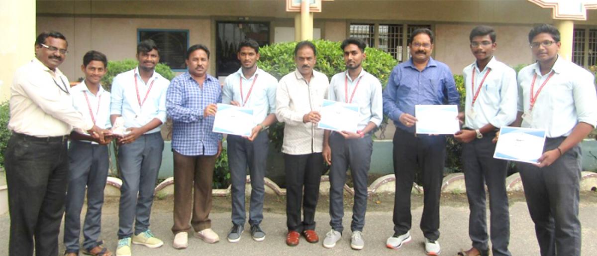 SACET students win prizes in quiz, dance contests held by JNTU Kakinada