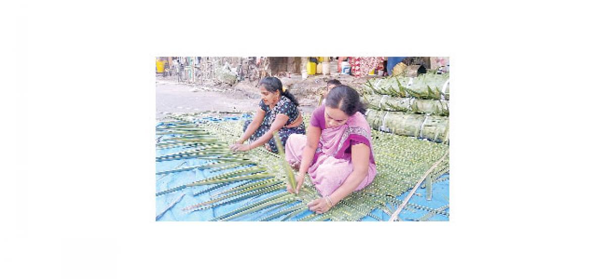 Bamboo workers compete with time