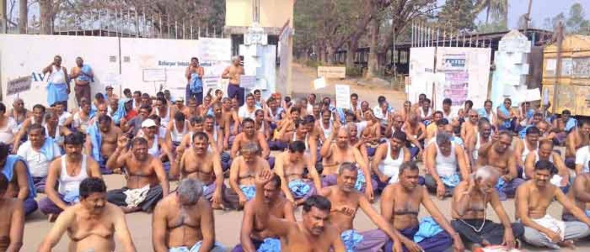 BILT workers stage shirt-less protest