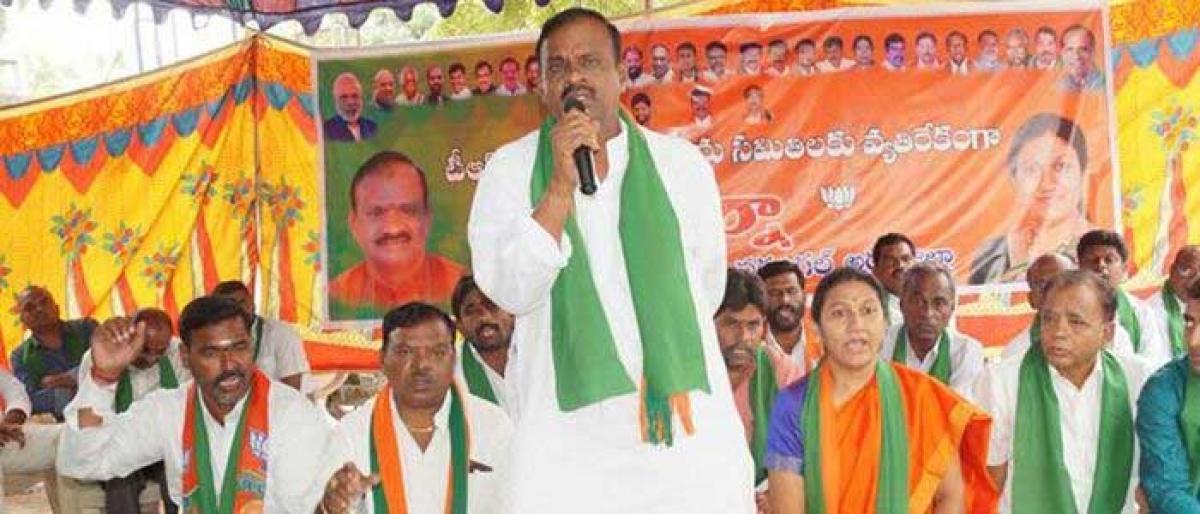 KCR deceiving farmers in the guise of welfare policies: BJP Kisan Morcha