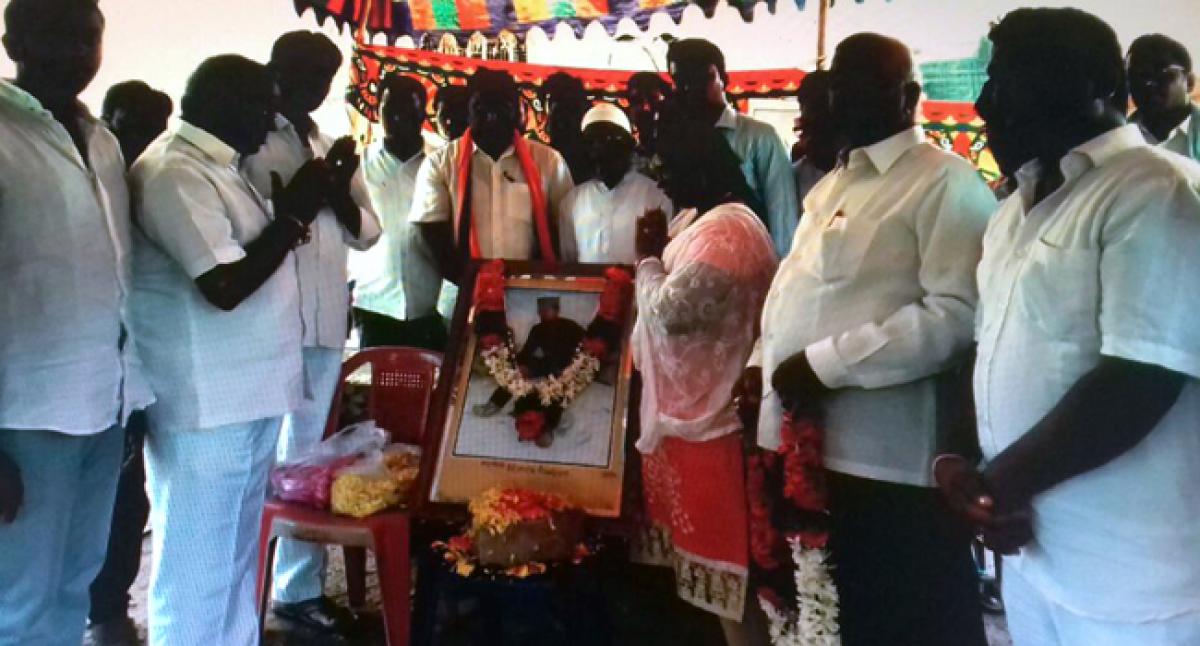 BJP leader pays tributes to Kargil martyr