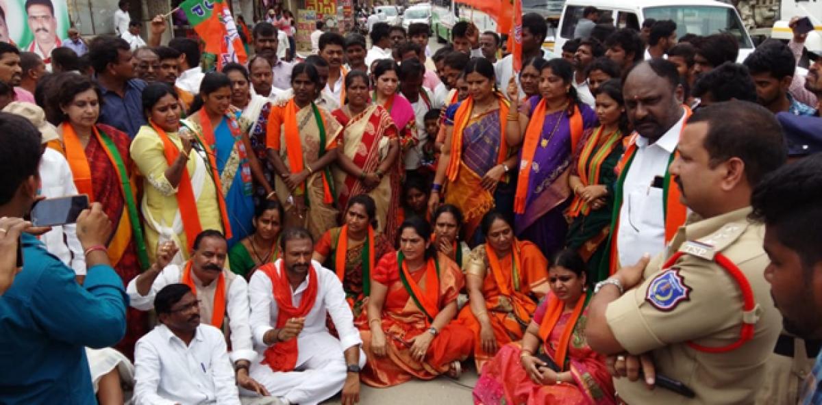 Congress, BJP women leaders cry foul over govt silence
