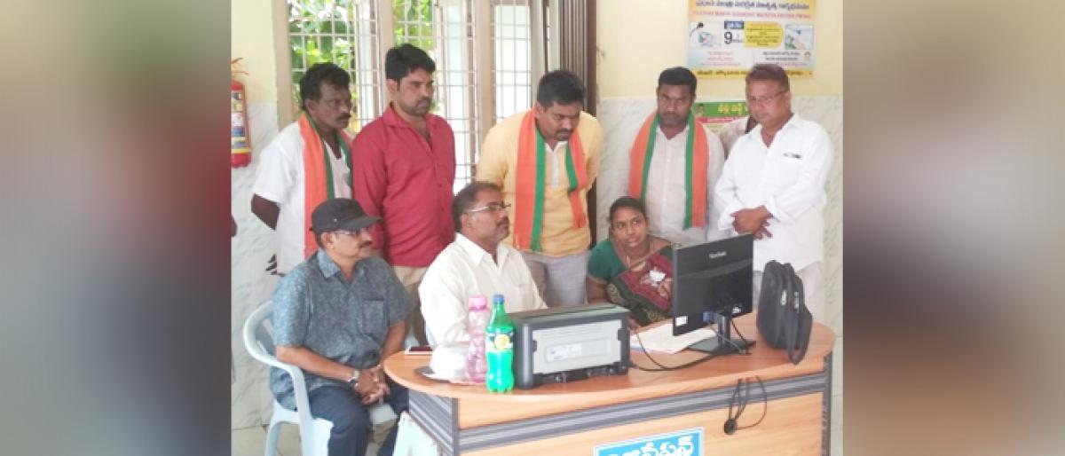 BJP flays delay in benefits to pregnant women at Urban Health Centre in Suryanarayanapuram area in Kakinada