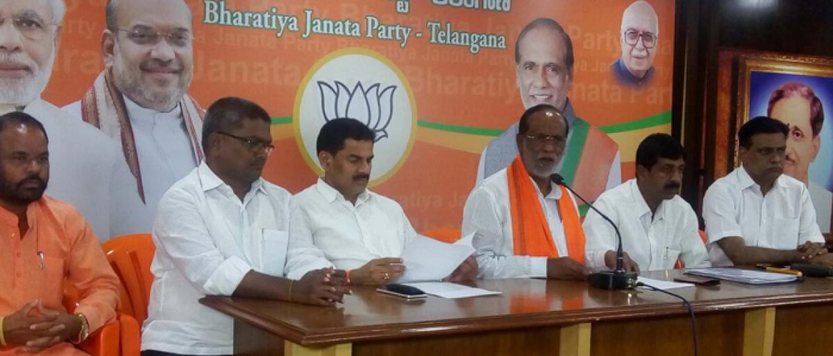 Voting for Congress, TRS like wasting valuable votes: BJP