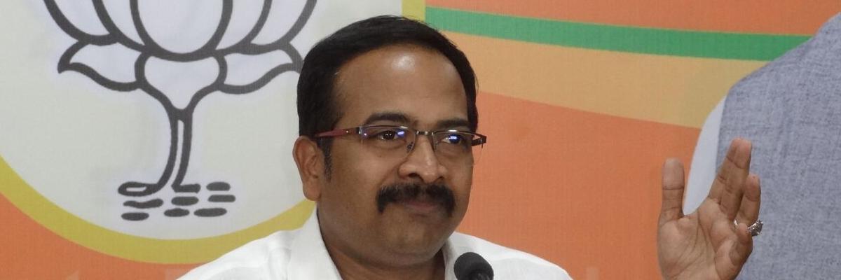 BJP leader charges KCR of poll code violation