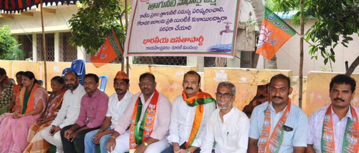 BJP leaders observe fast for drinking water in Rajamahendravaram