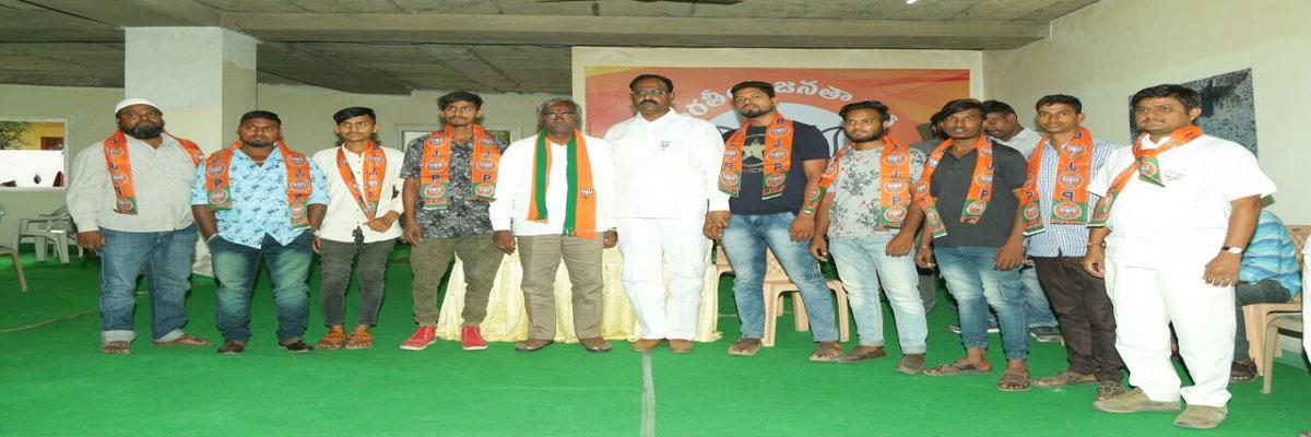 Minority youth join BJP at Adithya Nagar