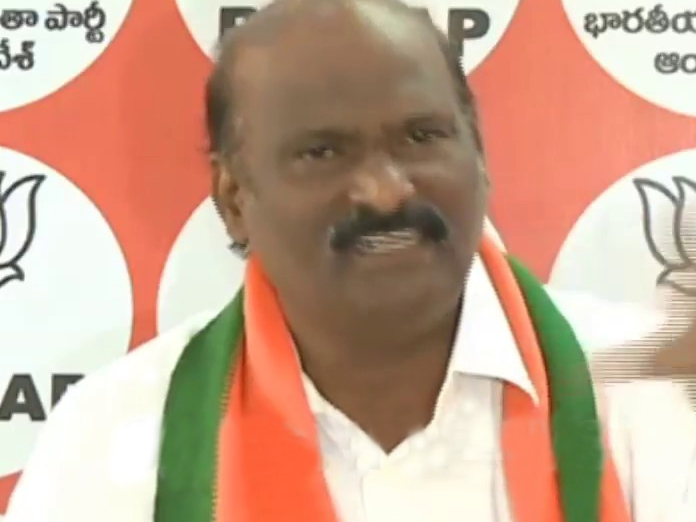 TDP cornering Central funds, alleges BJP spokeman Desam Umamaheswara Raju