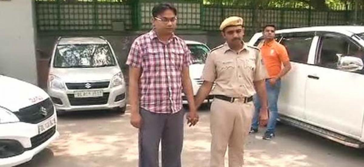 Delhi man arrested for blackmailing people on social media