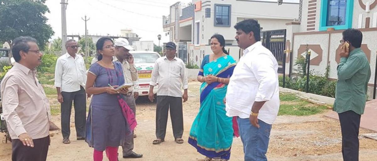 Corporator Lakshmi Prasanna visits proposed UGD colonies