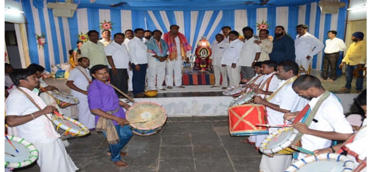 TRS leaders take part in ghatam procession