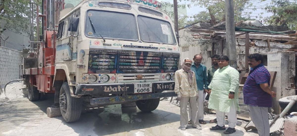 Shafi inspects borewell works