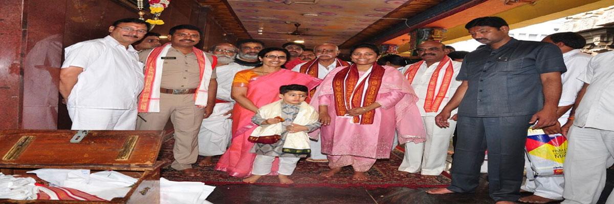 Bhuvaneswari, grandson offer prayers to Goddess Kanaka Durga