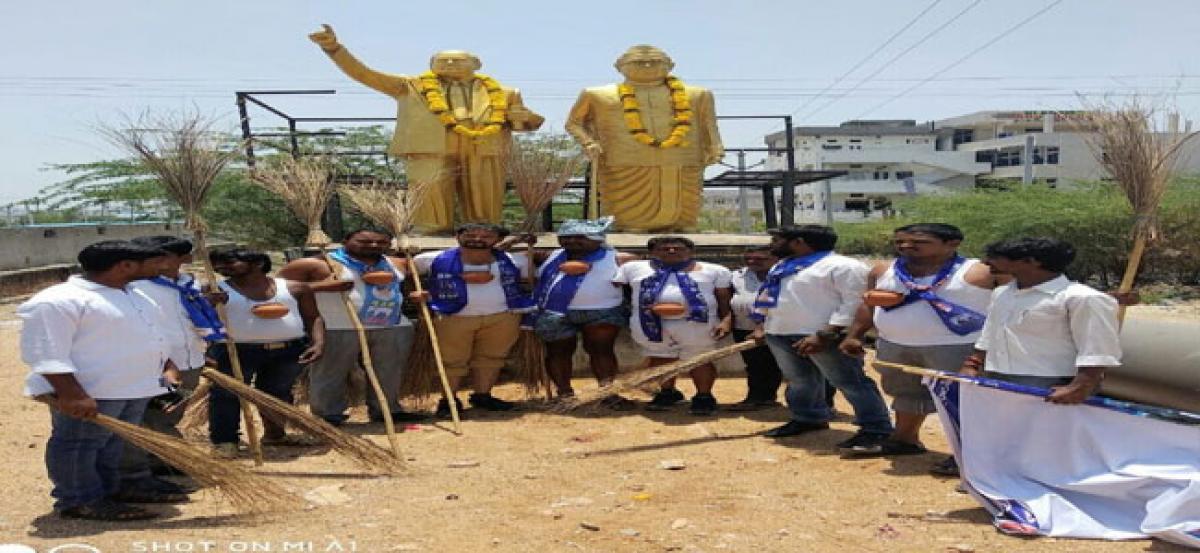 BSP conducts novel protest on SC/ST Act