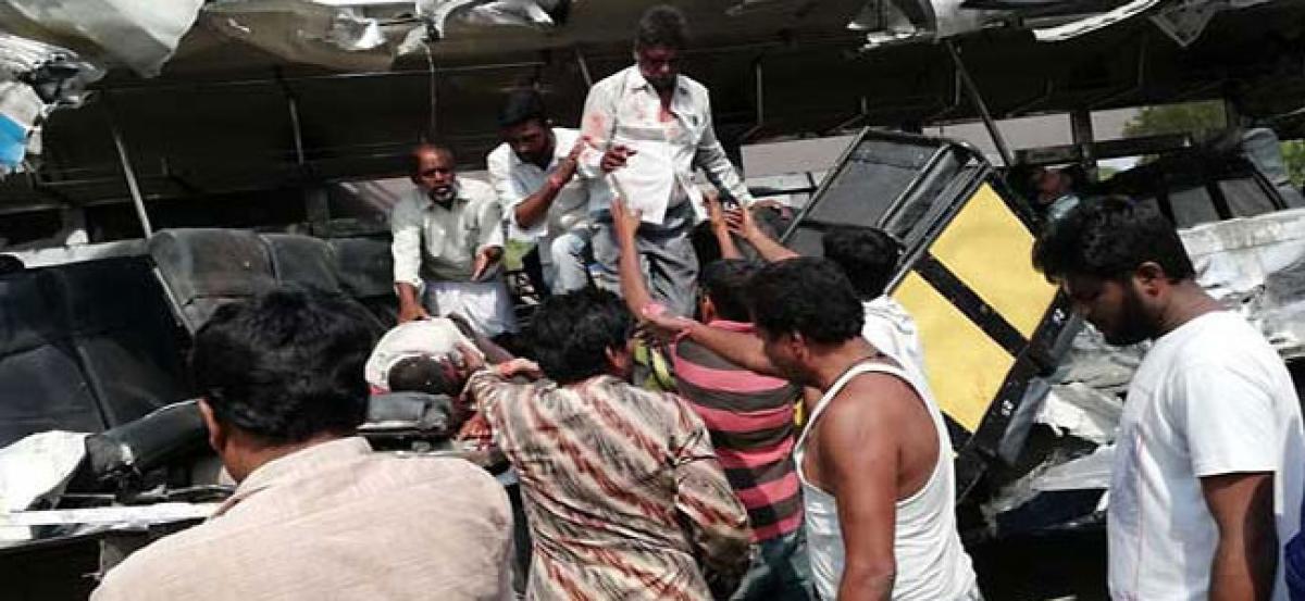 Seven killed, 15 others injured in bus tragedy