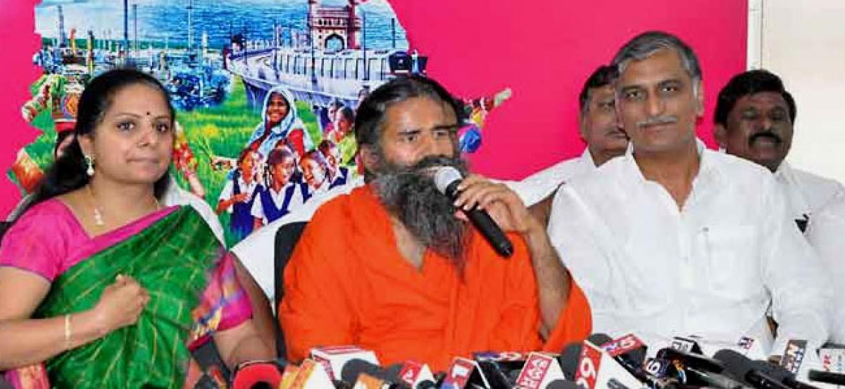 Baba Ramdev hints at supporting KCRs third front