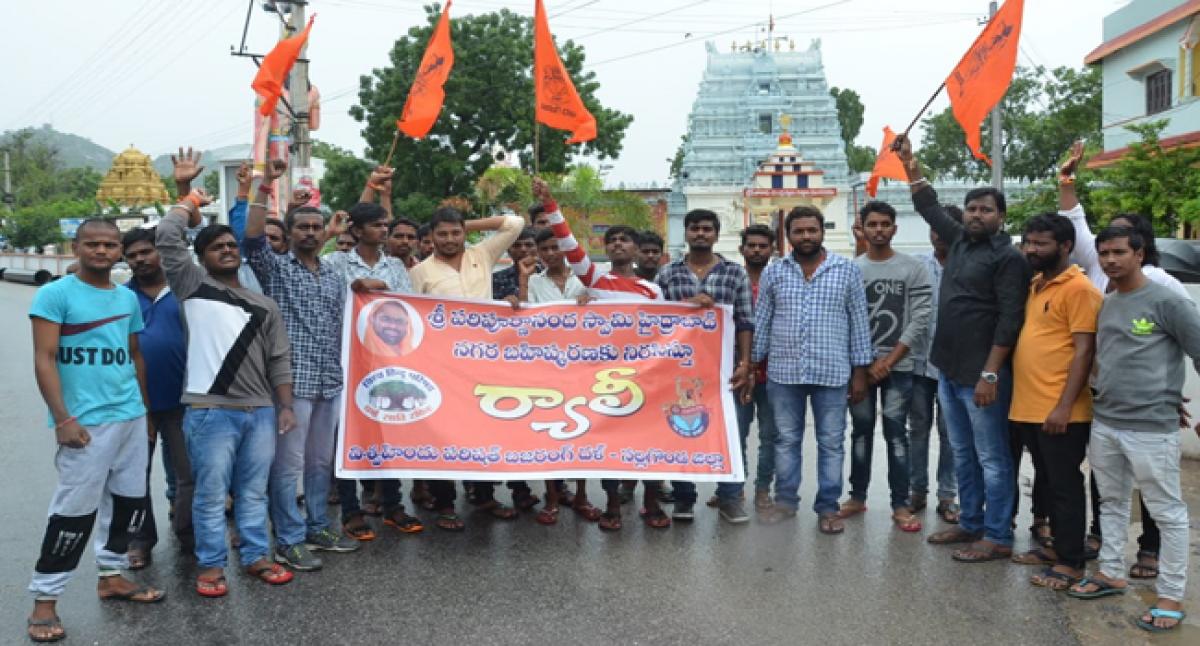 Hindu outfits decry action against Swamy Paripoornananda in Nalgonda