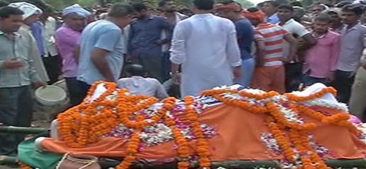 UP: Wreath laying ceremony of BSF constable held in Balia