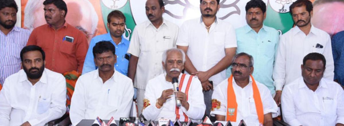 Dattatreya calls KCR man of hollow promises