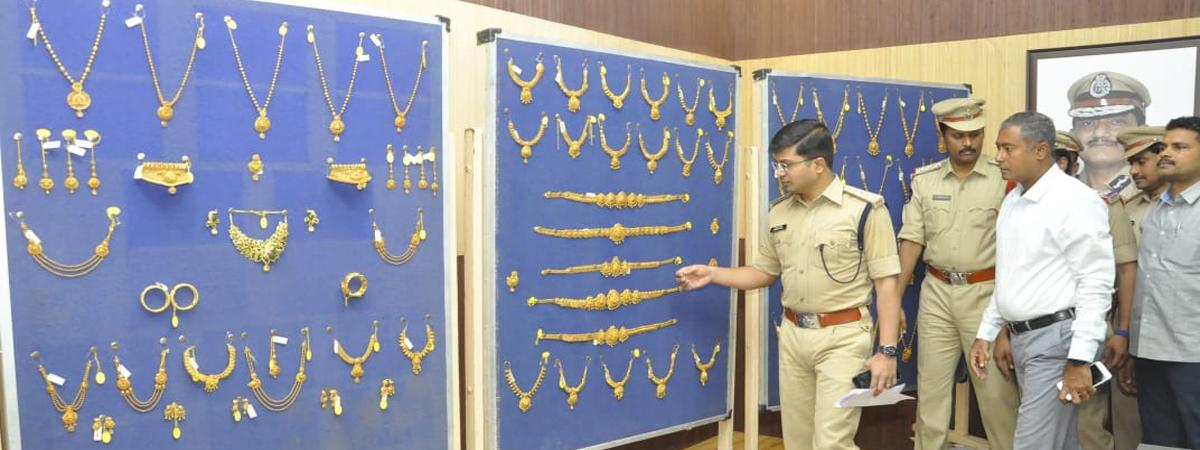 Chittoor cops crack gold theft case, arrest 7